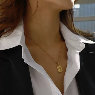 ANGELA SQUARE NECKLACE GOLD