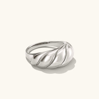 CLASSIC CROISSANT RING