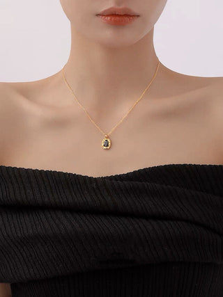 BLACK STONE NECKLACE GOLD