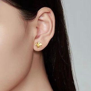 TINY LILY EARRINGS GOLD